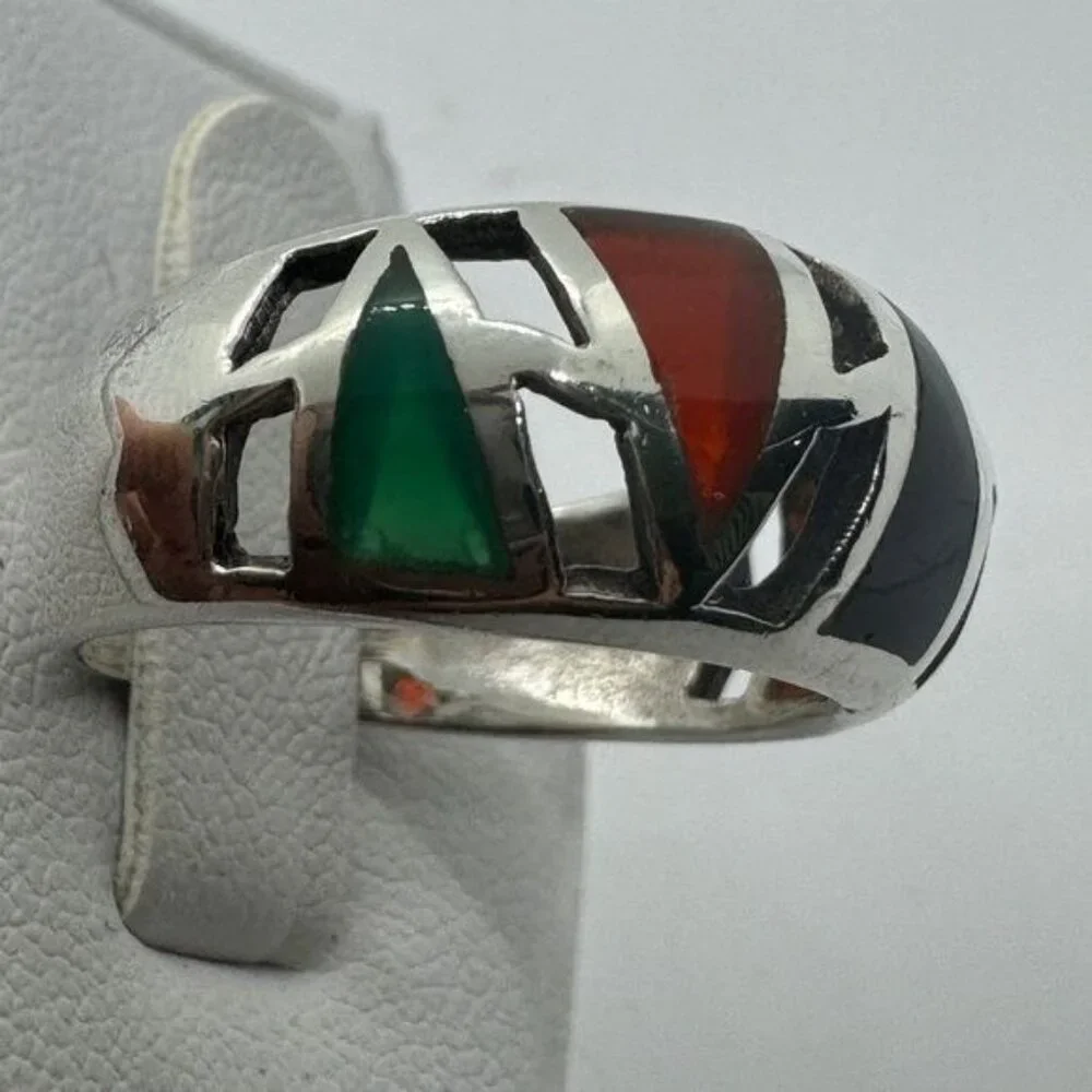 Southwest Style Sterling Silver Ring size 8 Black Green‎ Red Triangle Cut Out
